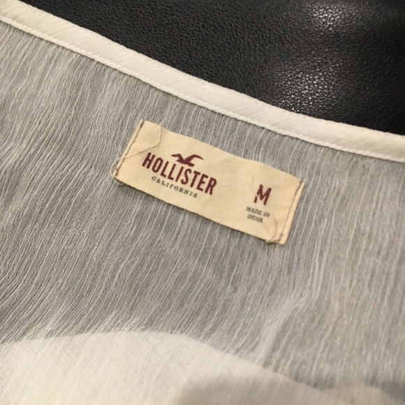 Sheer, beaded, crop top style Hollister shirt - Picture 3 of 4